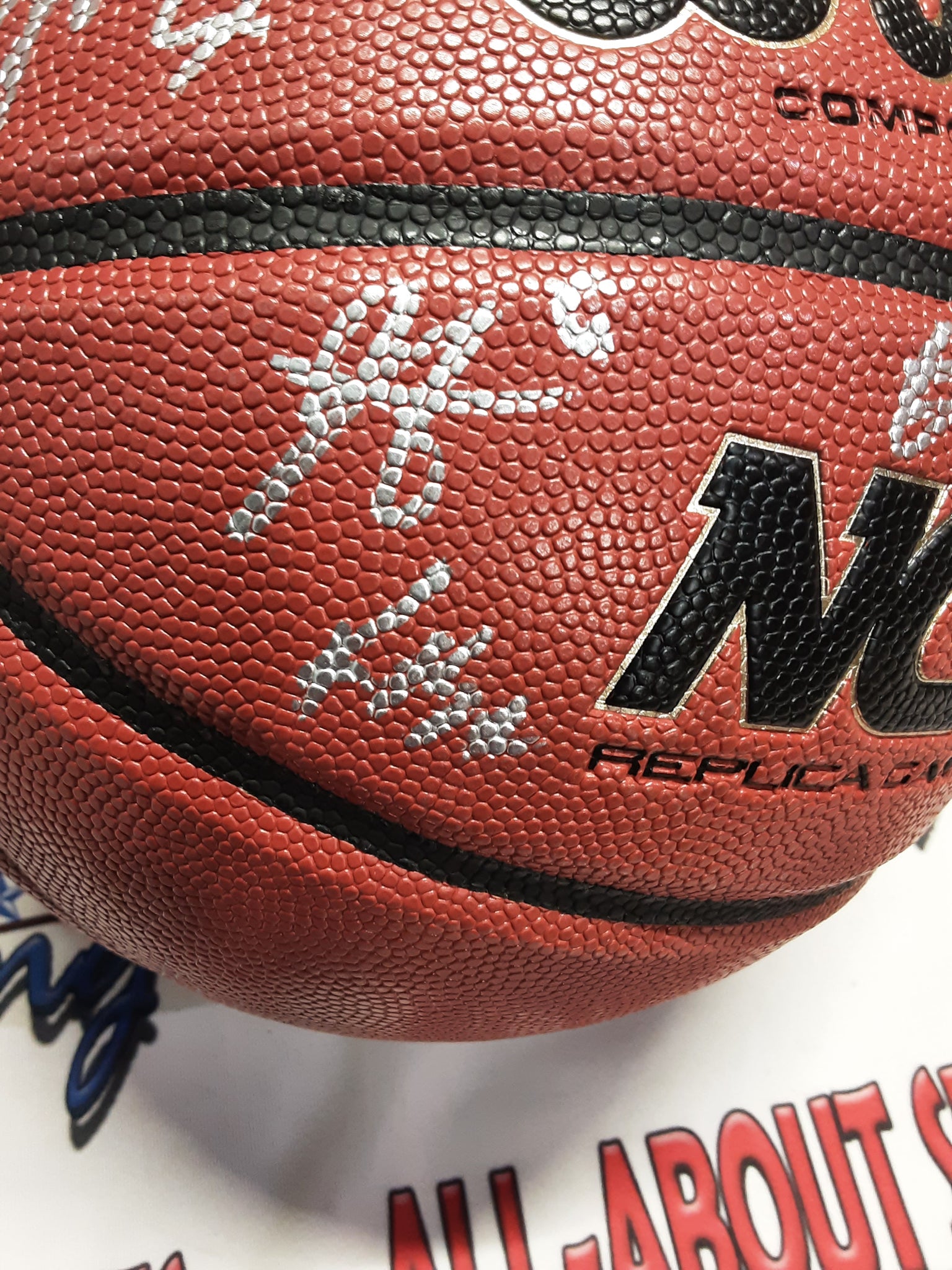 John Calipari,Daimion Collins, Tyty Washington, Davion Mintz, Jacob Toppin, Dontaie Allen, Keion Brooks Jr., CJ Fedrick, Kellan Grady, Bryce Hopkins, Lance Ware, and Sahvir Wheeler Authentic Signed Basketball Autographed Beckett-