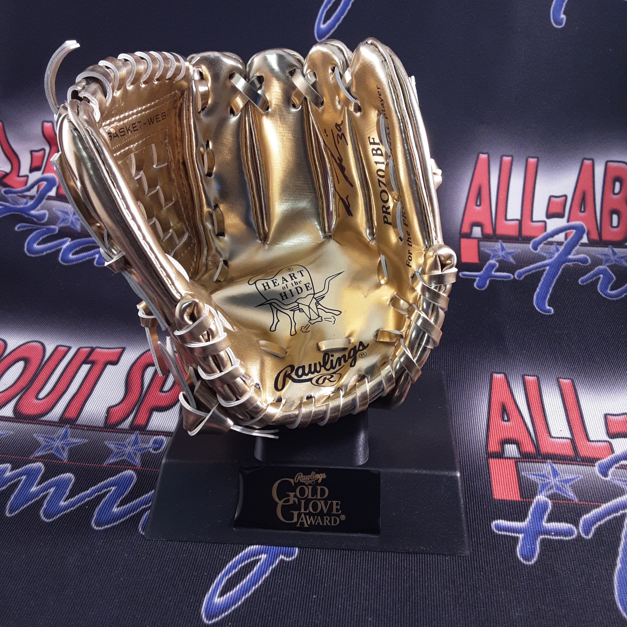 Tampa Bay Rays' Kevin Kiermaier is a 2019 Rawlings Gold Glove